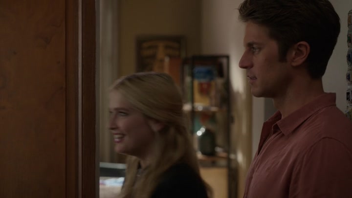 Emily_in_Paris_S02E10_WEBRip_x264-ION10_2688.jpg