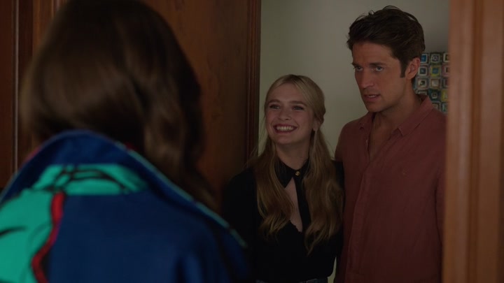 Emily_in_Paris_S02E10_WEBRip_x264-ION10_2701.jpg