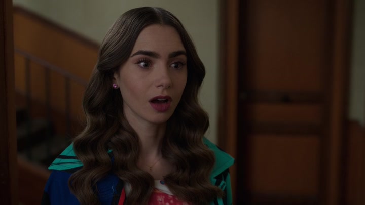 Emily_in_Paris_S02E10_WEBRip_x264-ION10_2706.jpg