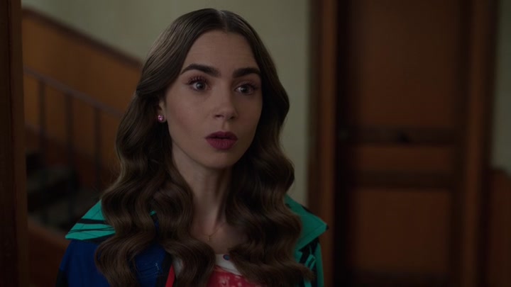 Emily_in_Paris_S02E10_WEBRip_x264-ION10_2707.jpg