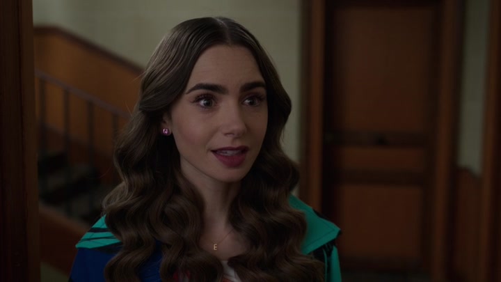 Emily_in_Paris_S02E10_WEBRip_x264-ION10_2720.jpg