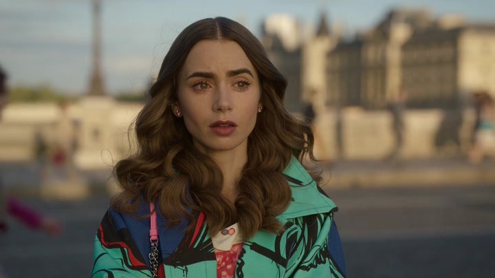 Emily_in_Paris_S02E10_WEBRip_x264-ION10_2768.jpg