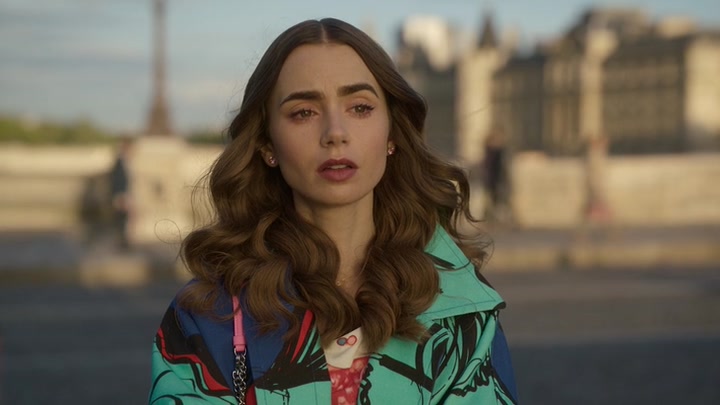 Emily_in_Paris_S02E10_WEBRip_x264-ION10_2776.jpg