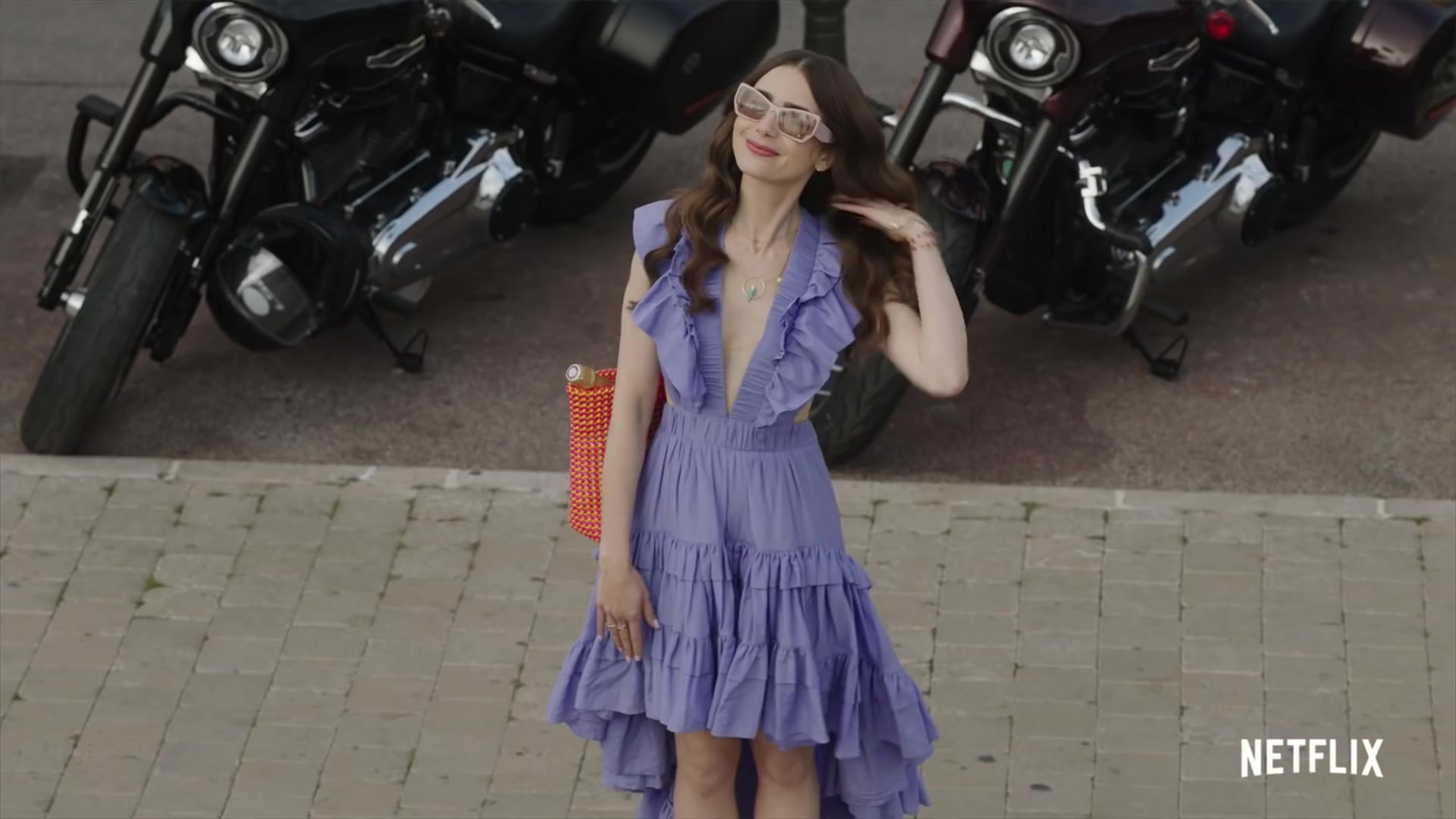 Emily_in_Paris_Season_2___Date_Announcement_Teaser___Netflix_091.jpg