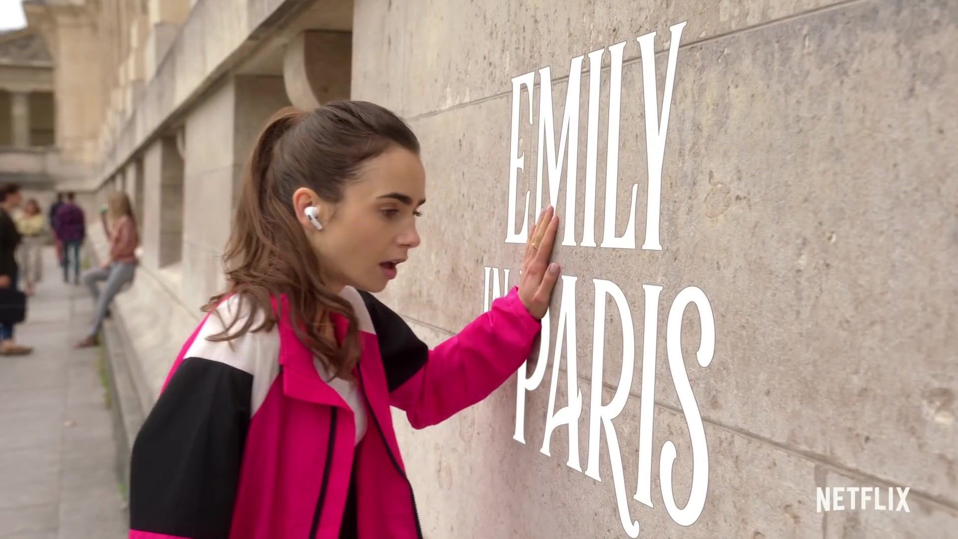Emily_in_Paris_Season_2___Official_Trailer___Netflix_014.jpg