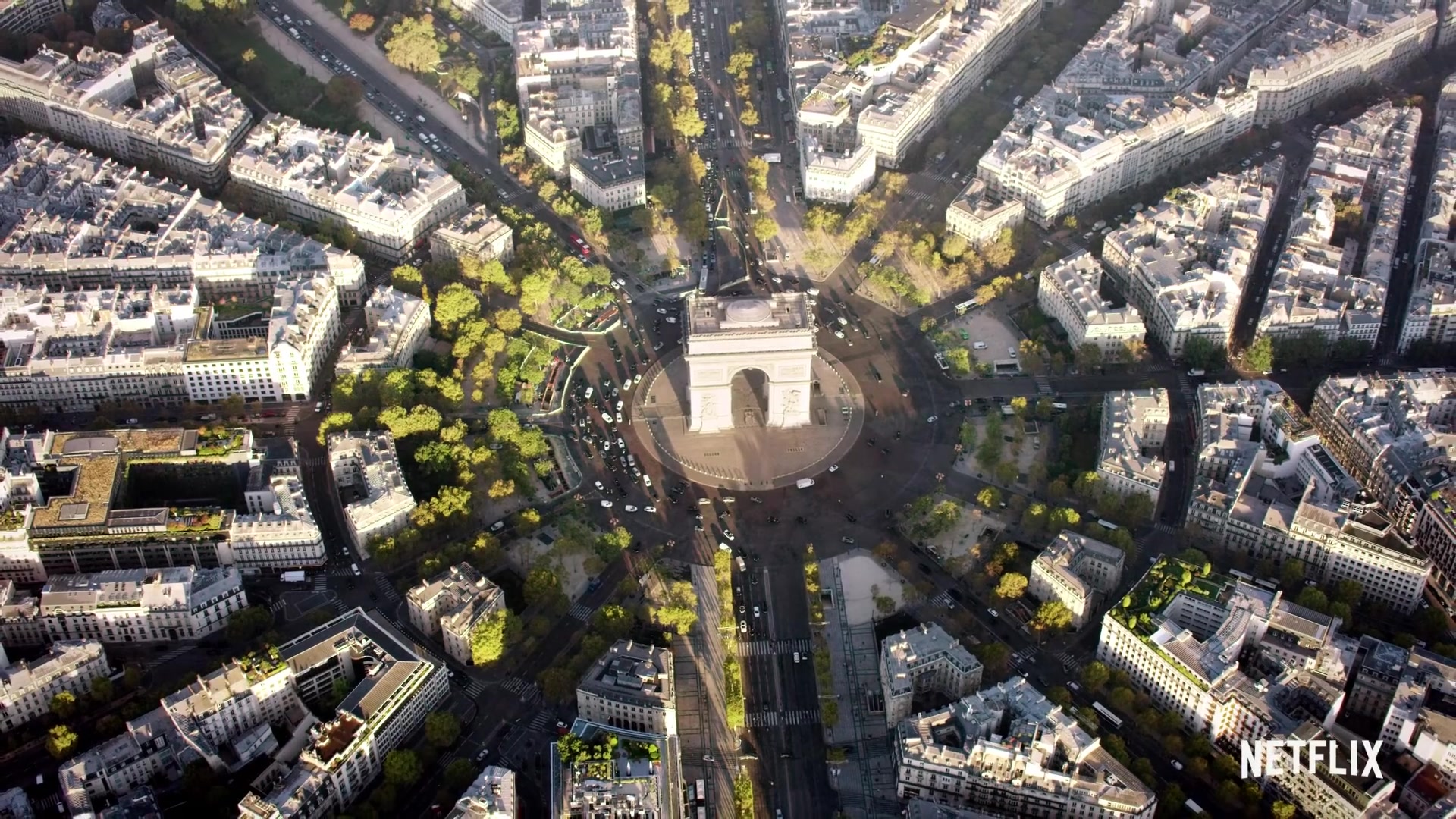 Emily_in_Paris_Season_2___Official_Trailer___Netflix_041.jpg