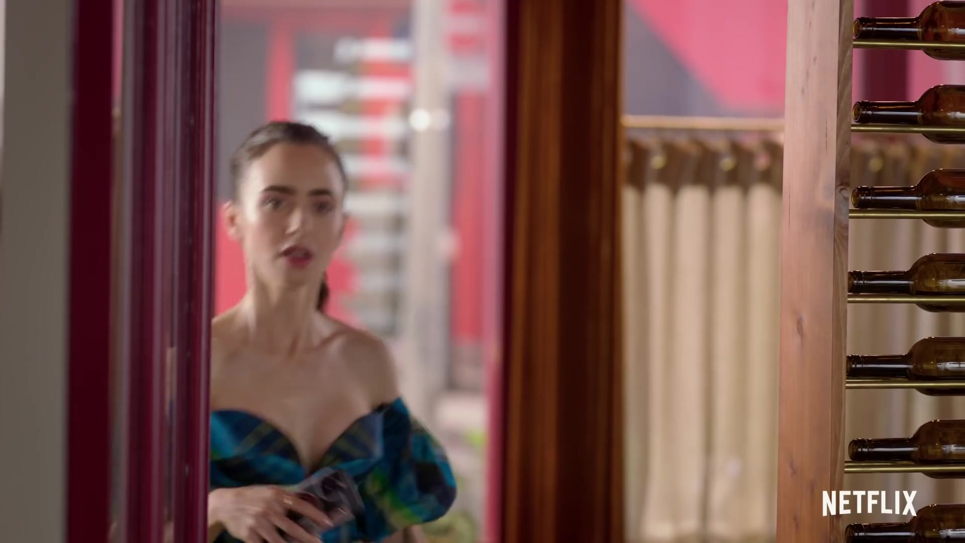 Emily_in_Paris_Season_2___Official_Trailer___Netflix_050.jpg