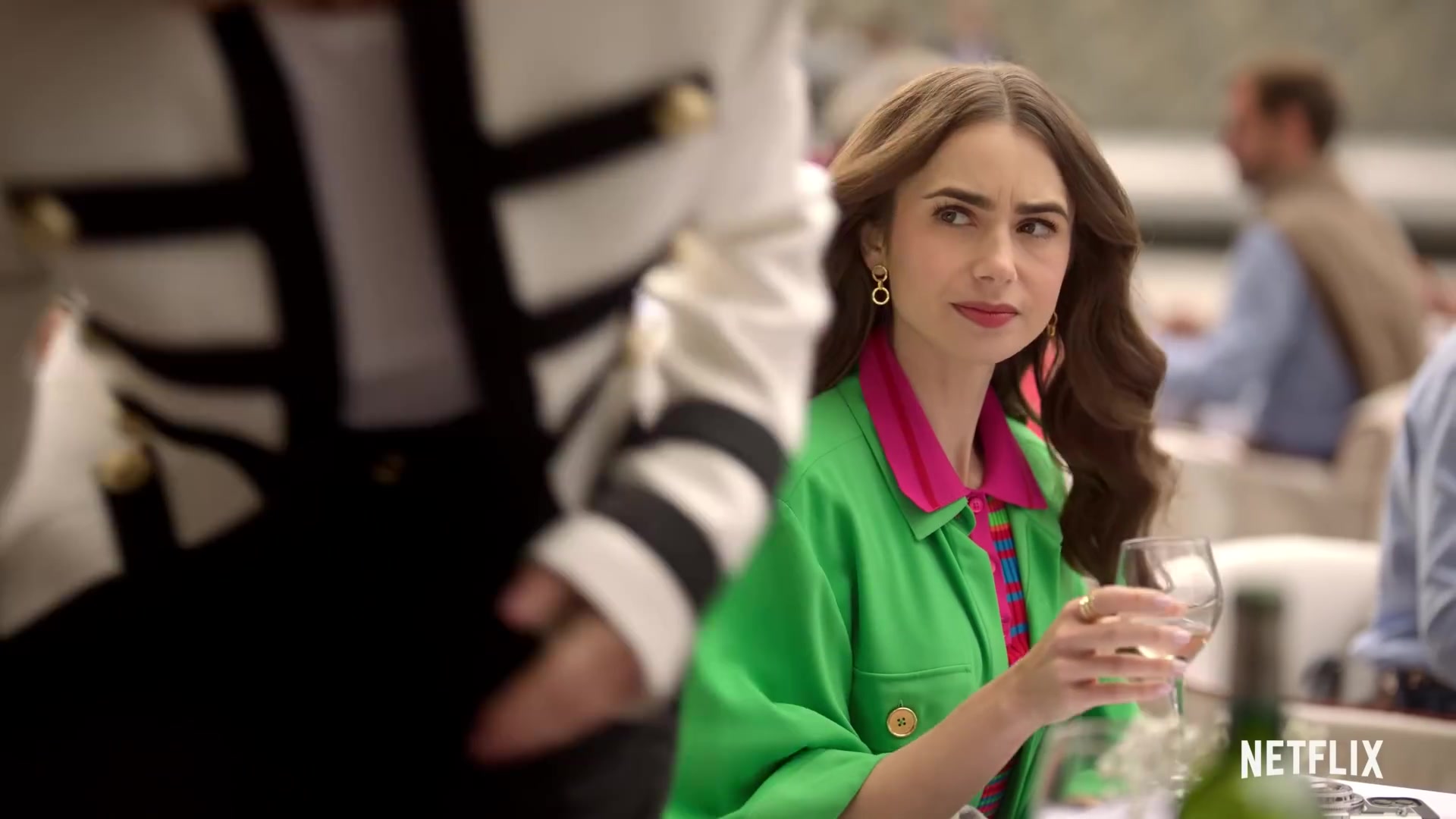 Emily_in_Paris_Season_2___Official_Trailer___Netflix_055.jpg