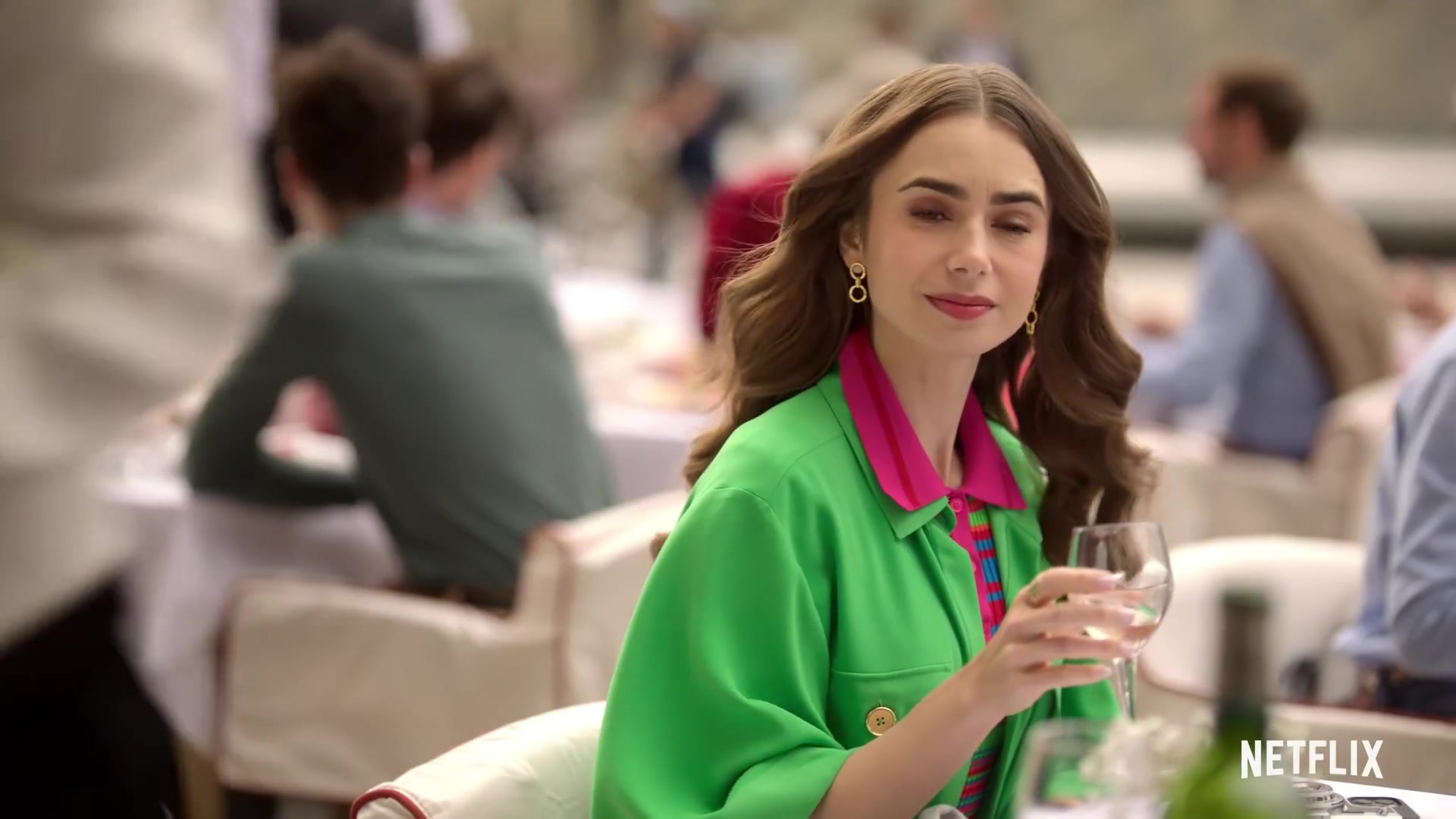 Emily_in_Paris_Season_2___Official_Trailer___Netflix_056.jpg