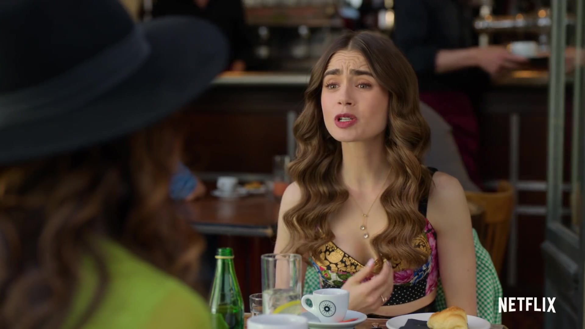 Emily_in_Paris_Season_2___Official_Trailer___Netflix_061.jpg