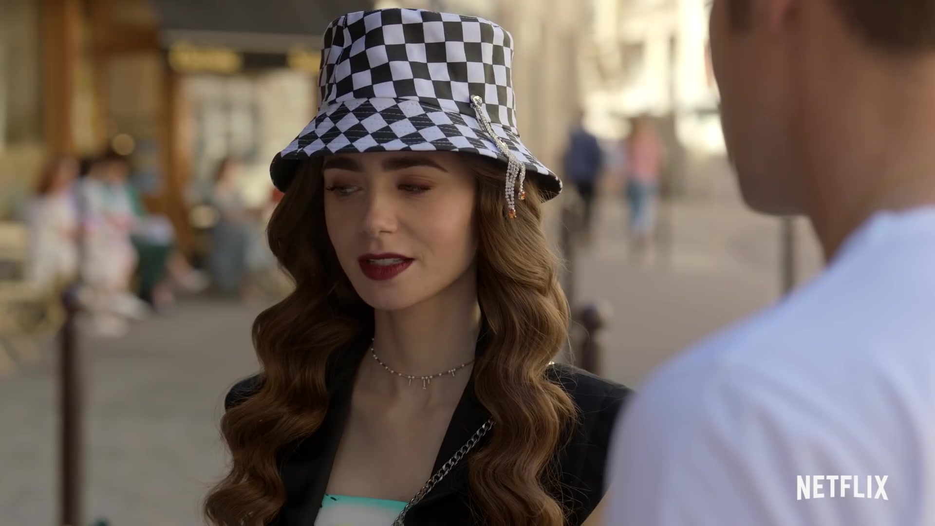 Emily_in_Paris_Season_2___Official_Trailer___Netflix_069.jpg