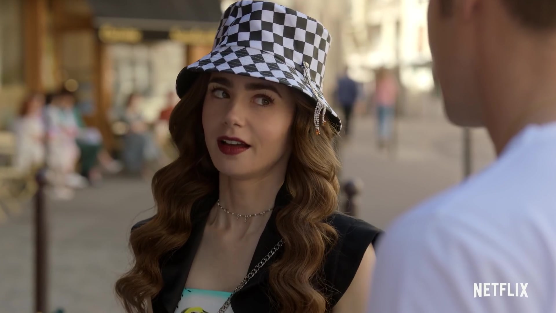 Emily_in_Paris_Season_2___Official_Trailer___Netflix_071.jpg
