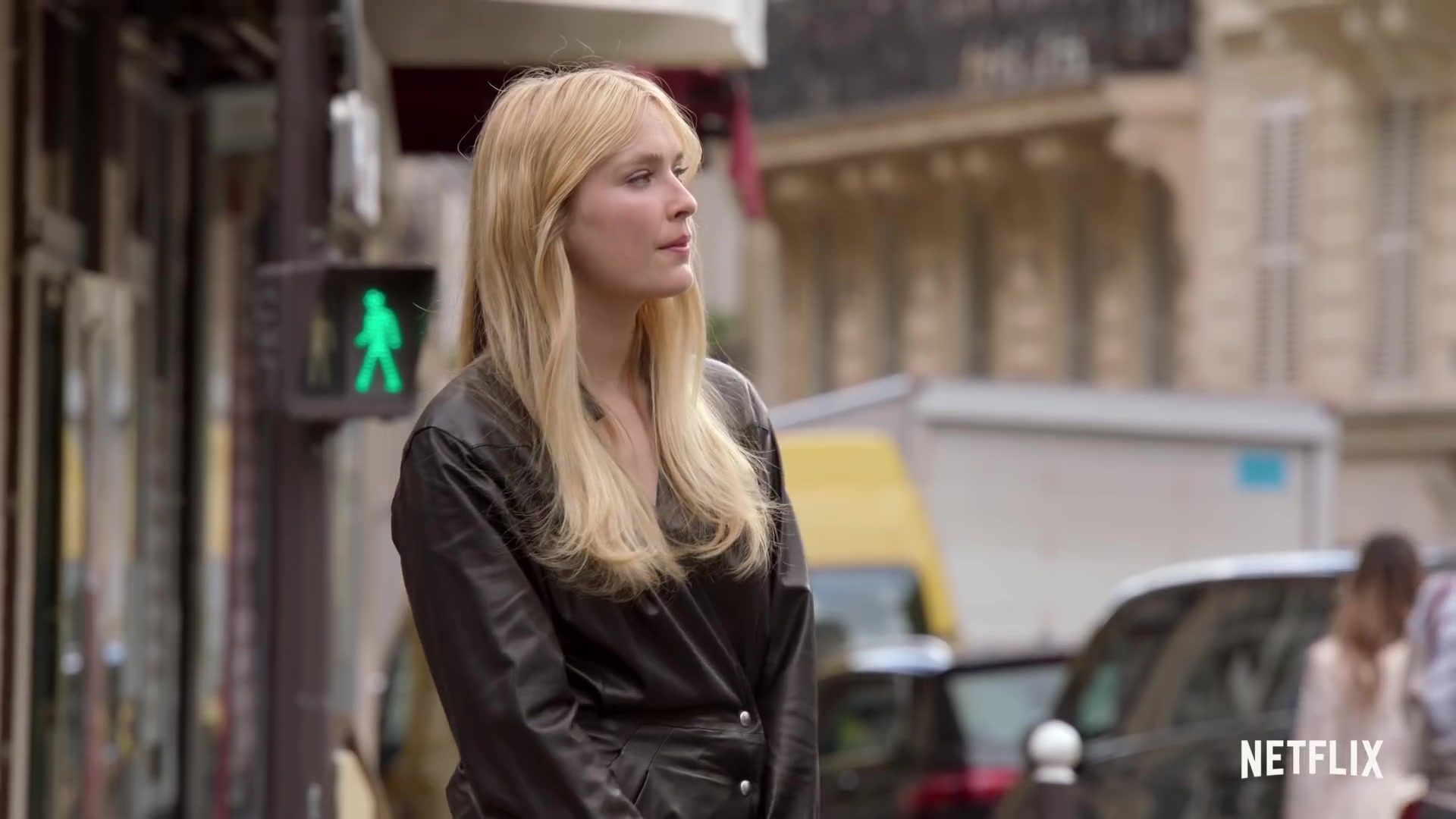 Emily_in_Paris_Season_2___Official_Trailer___Netflix_072.jpg