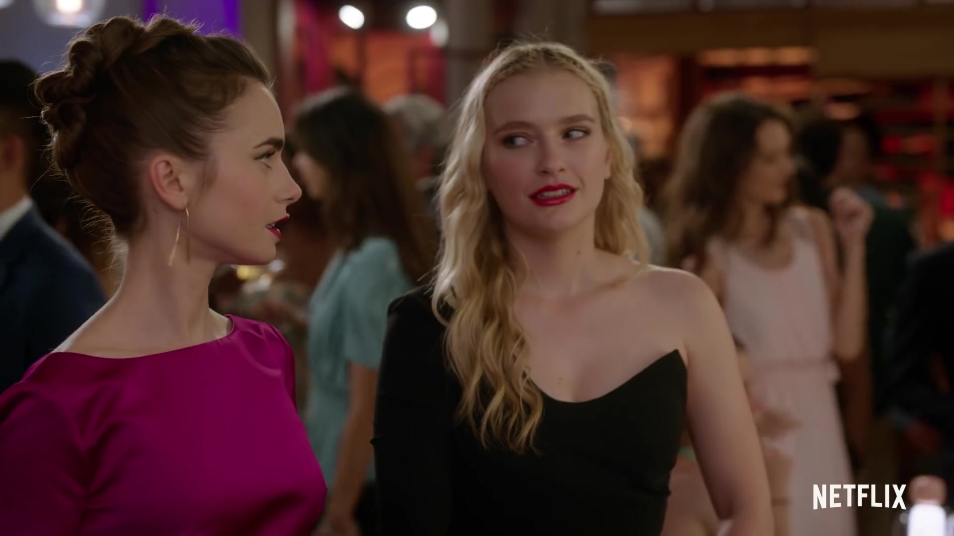 Emily_in_Paris_Season_2___Official_Trailer___Netflix_104.jpg