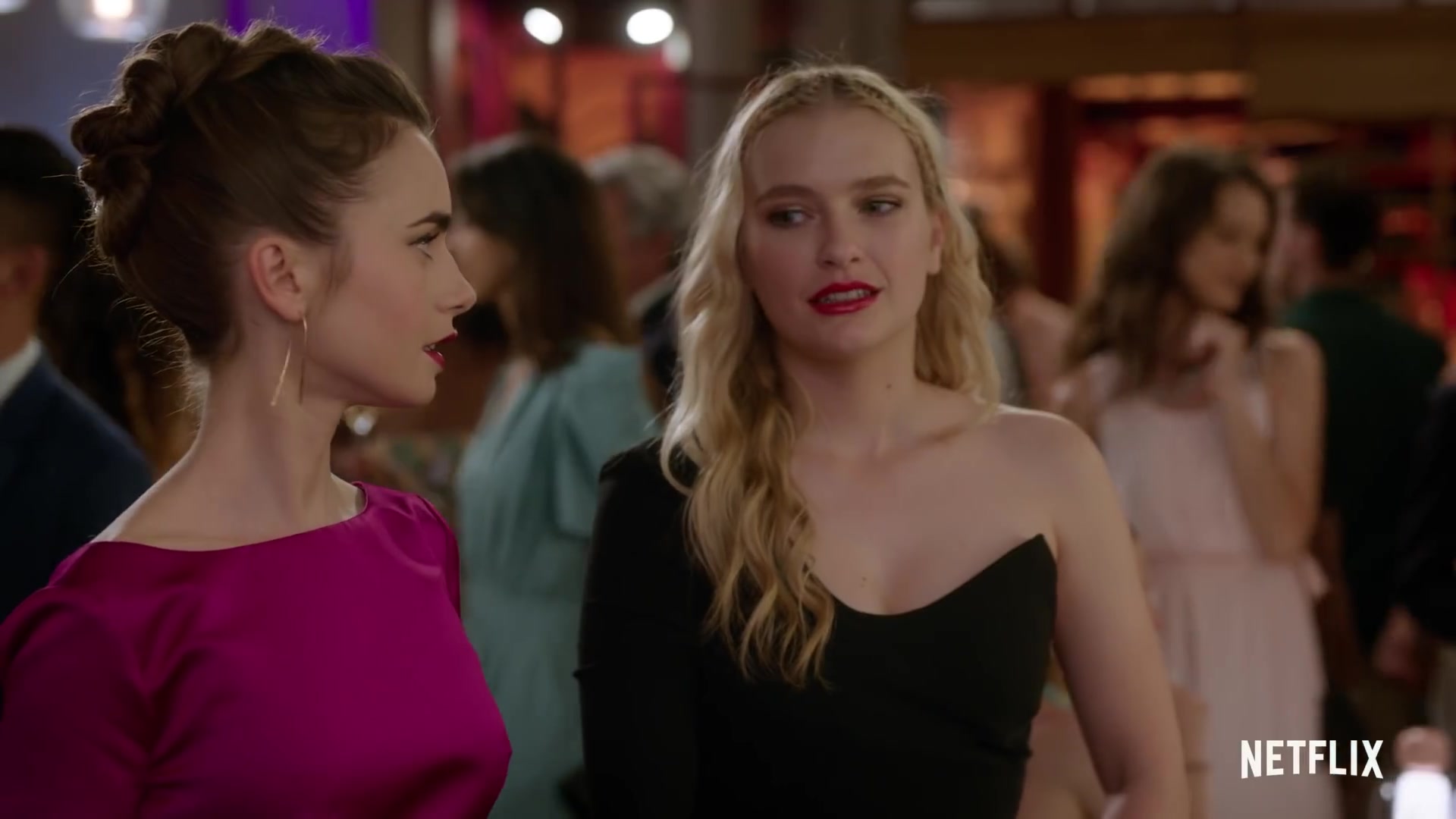 Emily_in_Paris_Season_2___Official_Trailer___Netflix_105.jpg