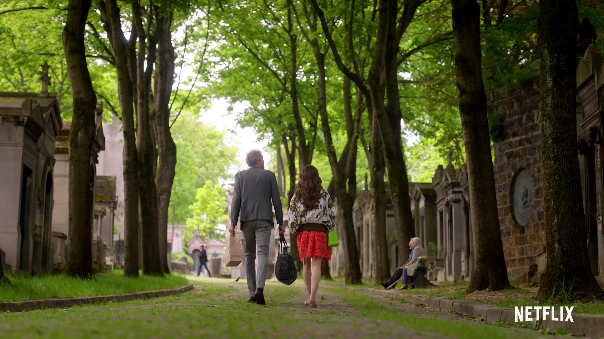 Emily_in_Paris_Season_2___Official_Trailer___Netflix_125.jpg