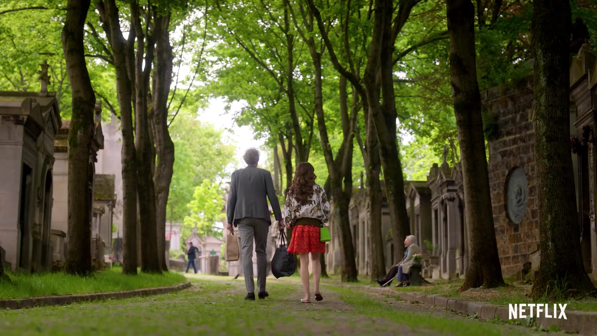 Emily_in_Paris_Season_2___Official_Trailer___Netflix_126.jpg Emily_in_Paris_Season_2___Official_Trailer___Netflix_126.jpg