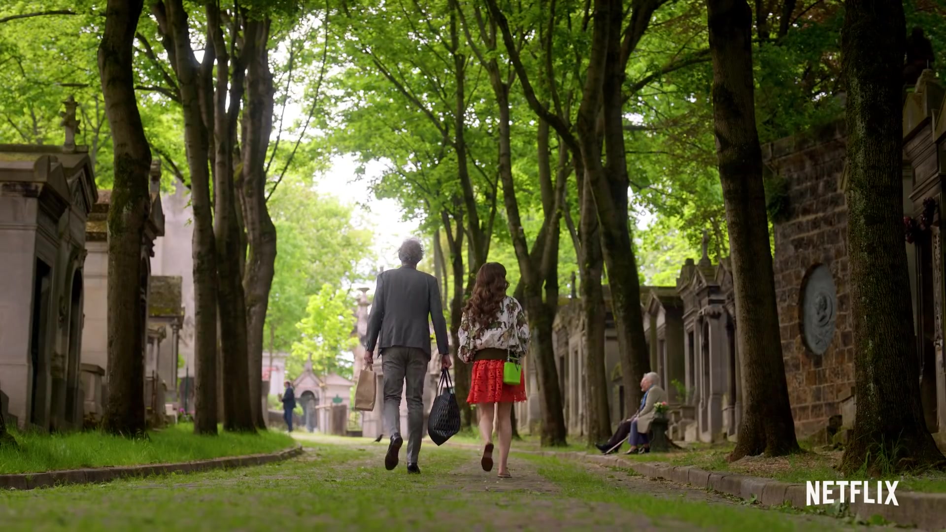 Emily_in_Paris_Season_2___Official_Trailer___Netflix_127.jpg Emily_in_Paris_Season_2___Official_Trailer___Netflix_127.jpg