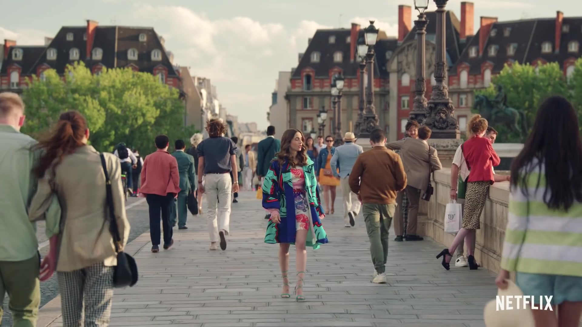 Emily_in_Paris_Season_2___Official_Trailer___Netflix_144.jpg Emily_in_Paris_Season_2___Official_Trailer___Netflix_144.jpg
