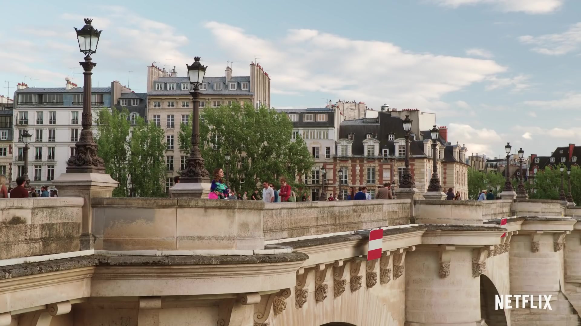 Emily_in_Paris_Season_2___Official_Trailer___Netflix_152.jpg Emily_in_Paris_Season_2___Official_Trailer___Netflix_152.jpg