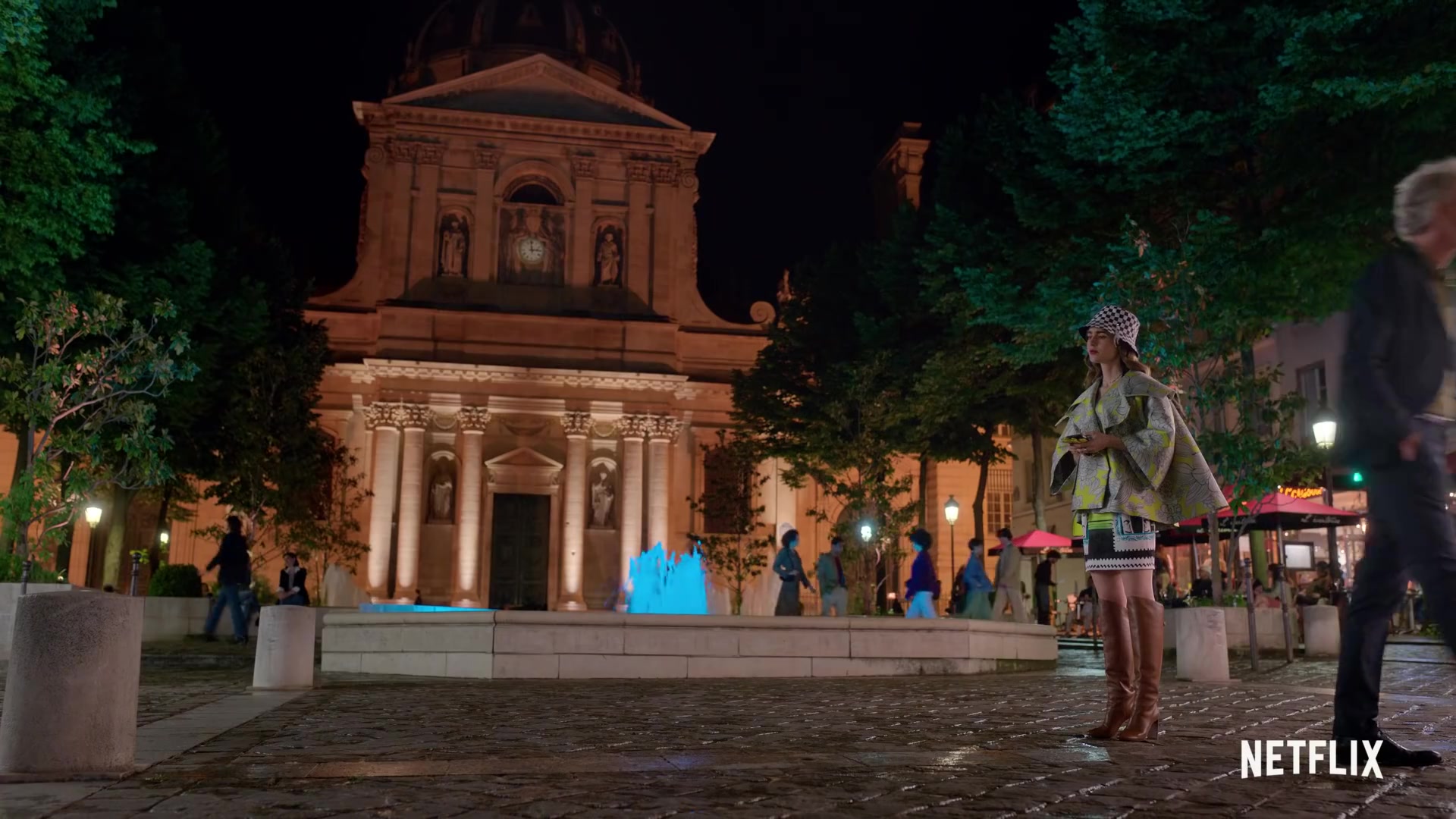 Emily_in_Paris_Season_2___Official_Trailer___Netflix_165.jpg