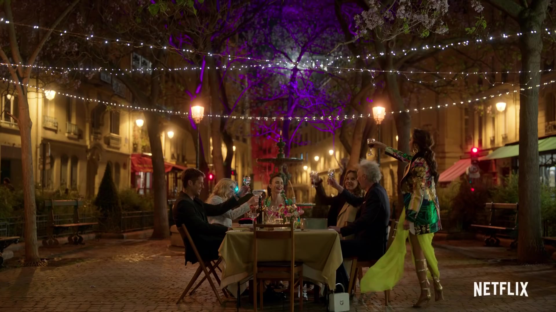 Emily_in_Paris_Season_2___Official_Trailer___Netflix_178.jpg