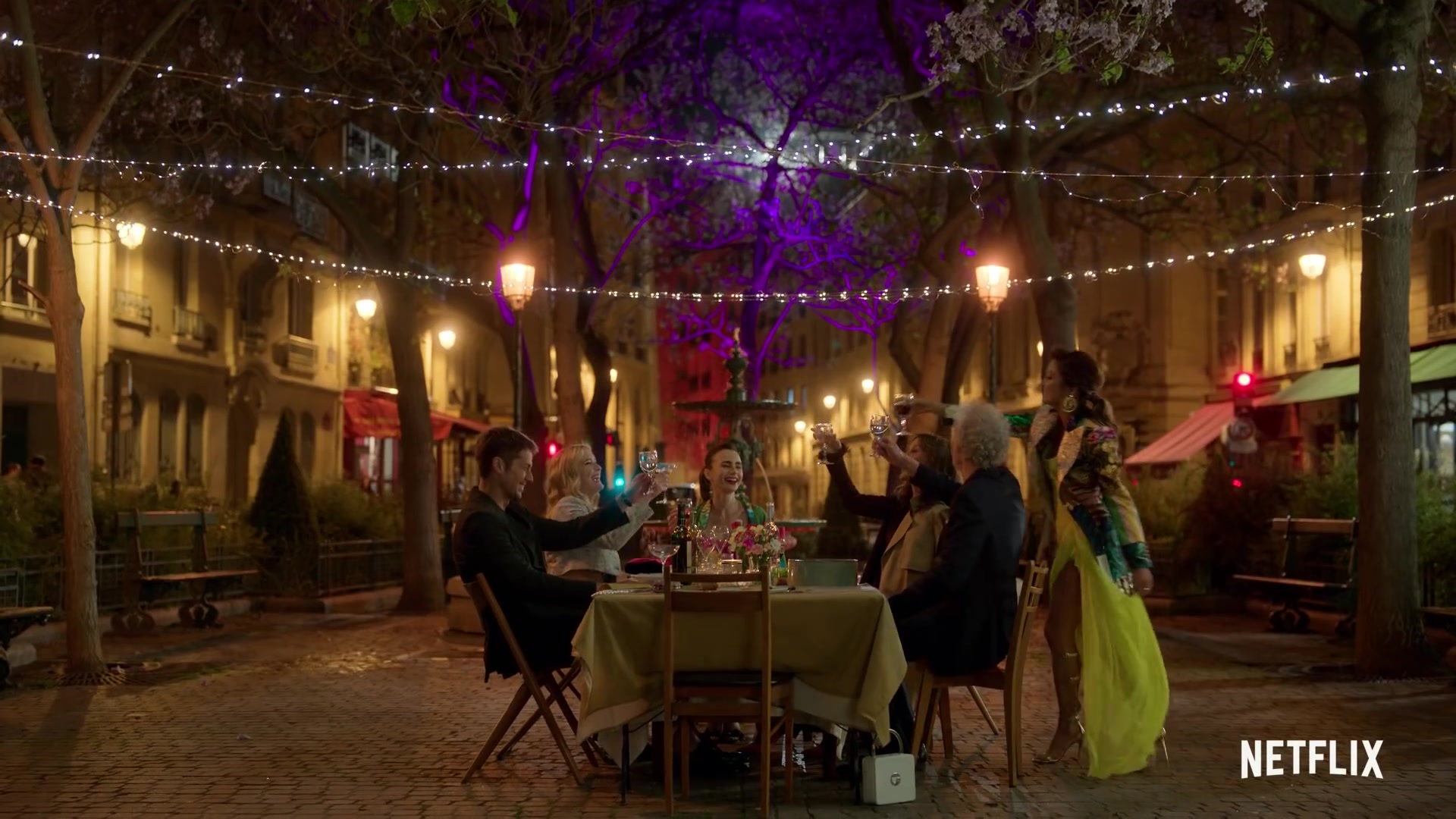 Emily_in_Paris_Season_2___Official_Trailer___Netflix_180.jpg Emily_in_Paris_Season_2___Official_Trailer___Netflix_180.jpg