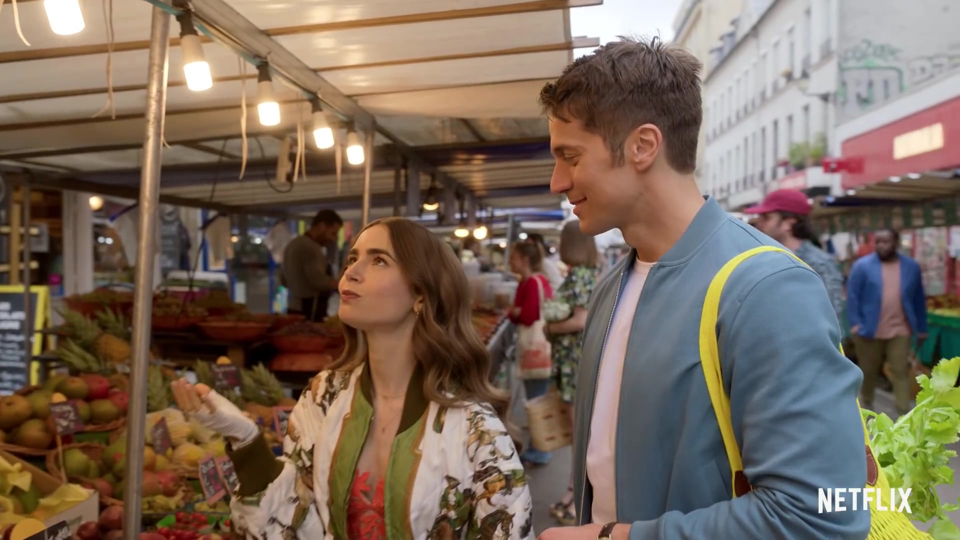 Emily_in_Paris_Season_2___Official_Trailer___Netflix_215.jpg