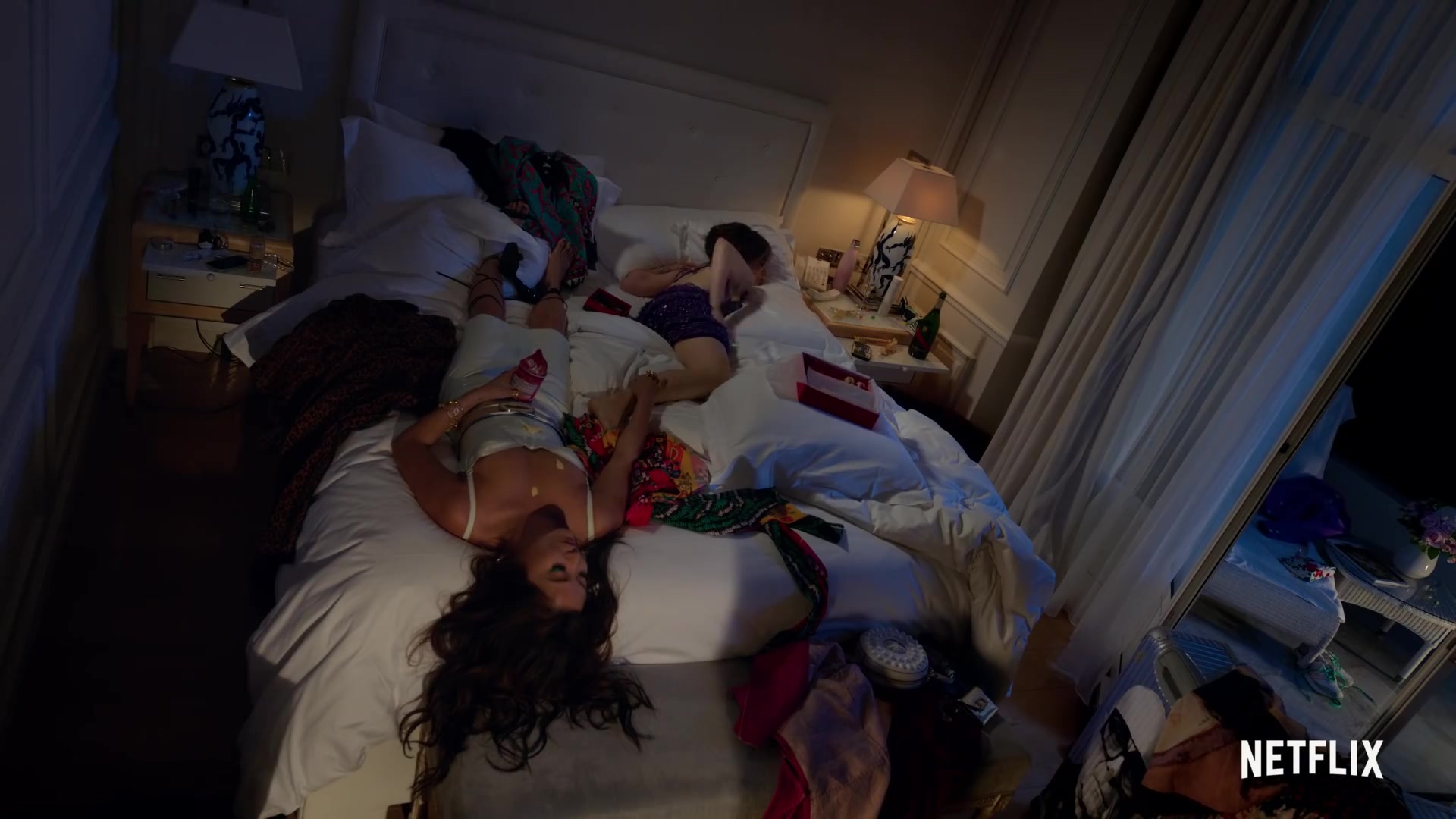 Emily_in_Paris_Season_2___Official_Trailer___Netflix_224.jpg