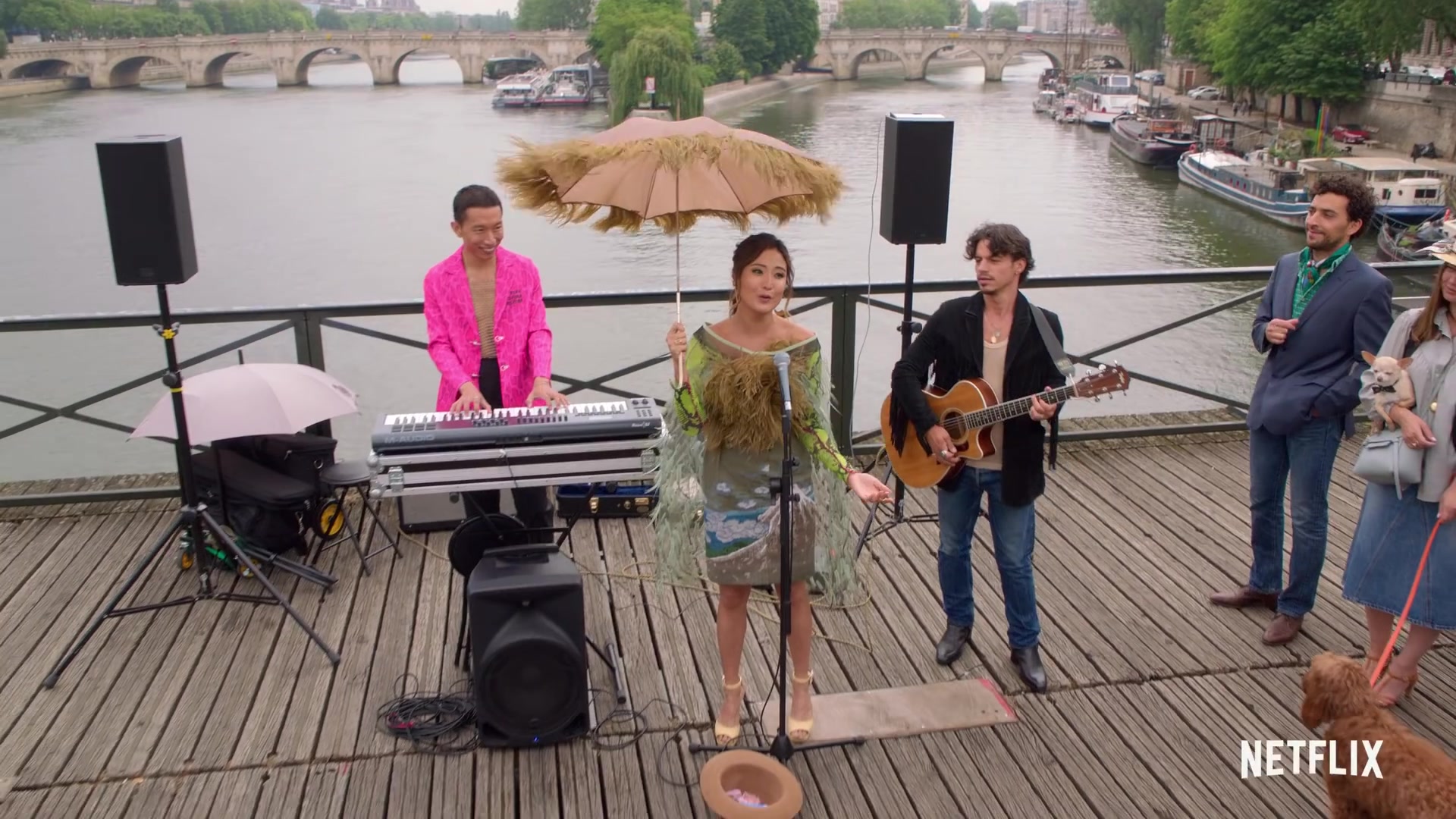 Emily_in_Paris_Season_2___Official_Trailer___Netflix_230.jpg