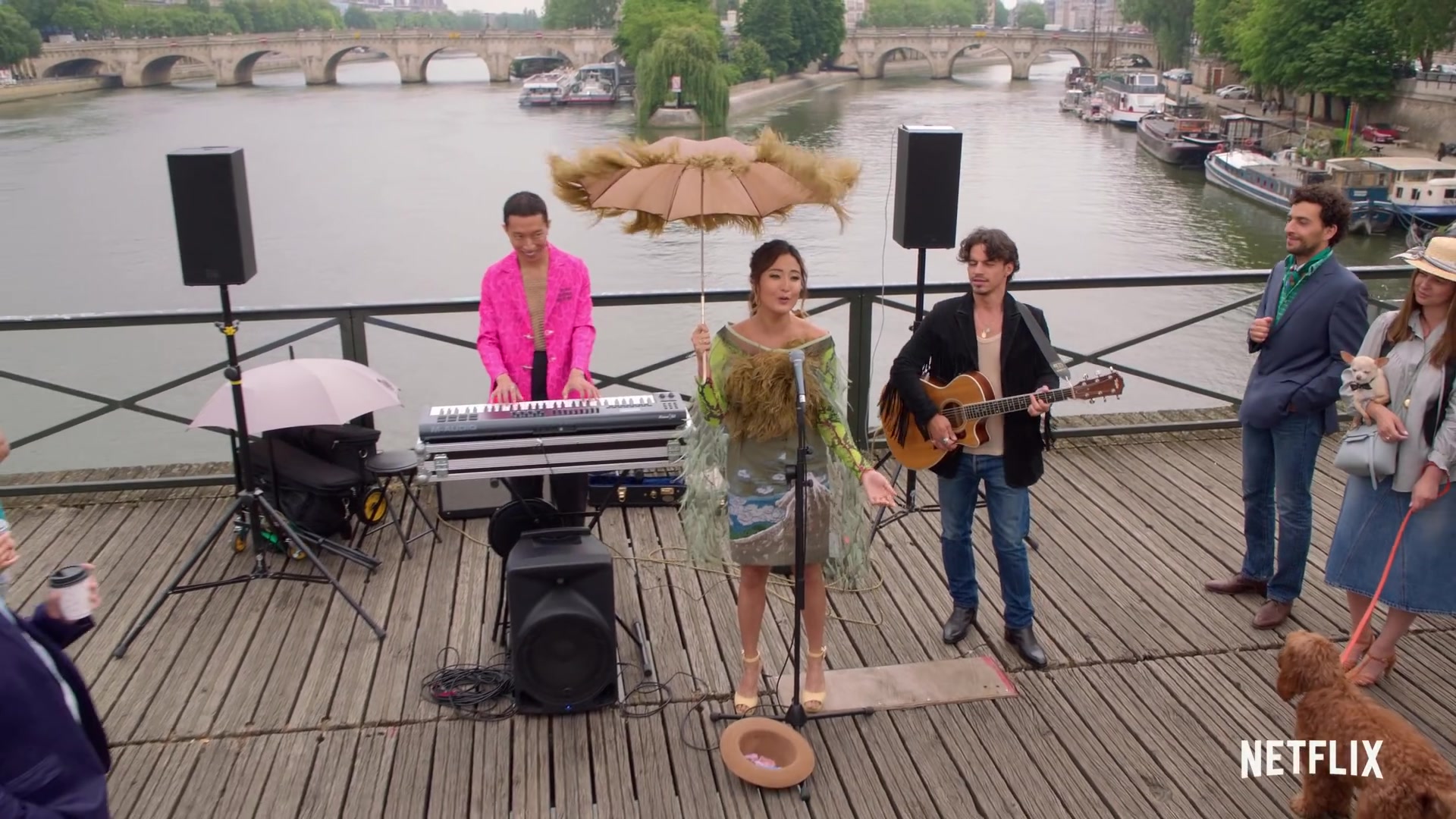 Emily_in_Paris_Season_2___Official_Trailer___Netflix_231.jpg