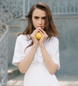 245923737_lily-collins-5.jpg