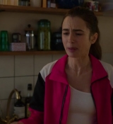 Emily_in_Paris_S02E01_WEBRip_x264-ION10_0250.jpg