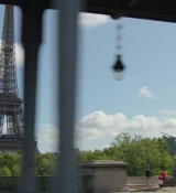 Emily_in_Paris_S02E01_WEBRip_x264-ION10_0484.jpg