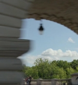 Emily_in_Paris_S02E01_WEBRip_x264-ION10_0487.jpg