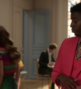 Emily_in_Paris_S02E01_WEBRip_x264-ION10_0569.jpg