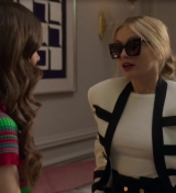Emily_in_Paris_S02E01_WEBRip_x264-ION10_0593.jpg