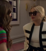 Emily_in_Paris_S02E01_WEBRip_x264-ION10_0595.jpg