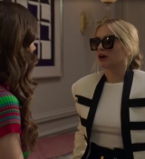 Emily_in_Paris_S02E01_WEBRip_x264-ION10_0596.jpg