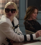 Emily_in_Paris_S02E01_WEBRip_x264-ION10_0728.jpg
