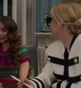 Emily_in_Paris_S02E01_WEBRip_x264-ION10_0736.jpg