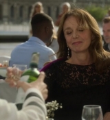 Emily_in_Paris_S02E01_WEBRip_x264-ION10_0761.jpg