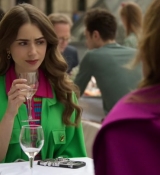 Emily_in_Paris_S02E01_WEBRip_x264-ION10_0937.jpg