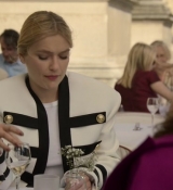 Emily_in_Paris_S02E01_WEBRip_x264-ION10_0939.jpg