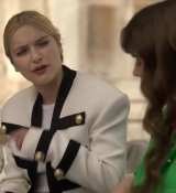 Emily_in_Paris_S02E01_WEBRip_x264-ION10_0953.jpg