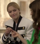 Emily_in_Paris_S02E01_WEBRip_x264-ION10_0956.jpg