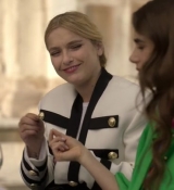 Emily_in_Paris_S02E01_WEBRip_x264-ION10_0957.jpg