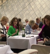 Emily_in_Paris_S02E01_WEBRip_x264-ION10_0958.jpg
