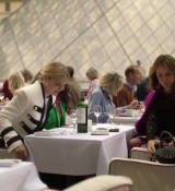 Emily_in_Paris_S02E01_WEBRip_x264-ION10_0959.jpg