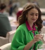 Emily_in_Paris_S02E01_WEBRip_x264-ION10_0963.jpg